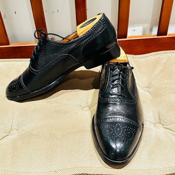 Bruno Magli Medallion Cap Toe Leather Oxford Shoe - Picture 1 of 12